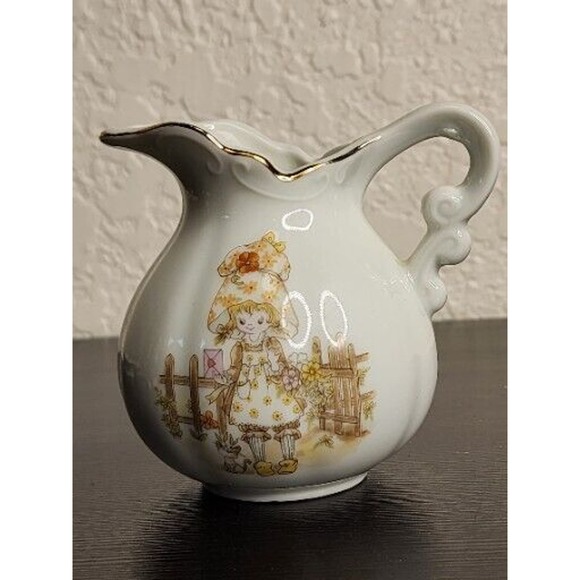 Vintage White Holly Hobbie Ceramic Pitcher Small 4" Gold‎ Trim Top - Picture 1 of 5